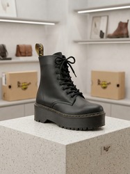 جزمة Dr. Martens - اسود مبزر   
